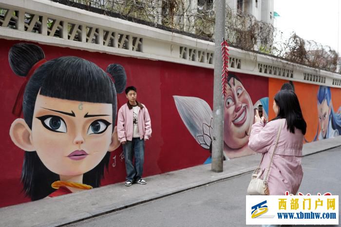 成都一街区哪吒形象墙成为网红打卡点