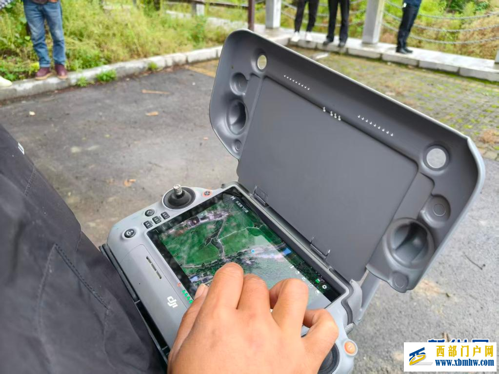 贵州道真：无人机播撒油菜籽 科技赋能秋种忙(图3)