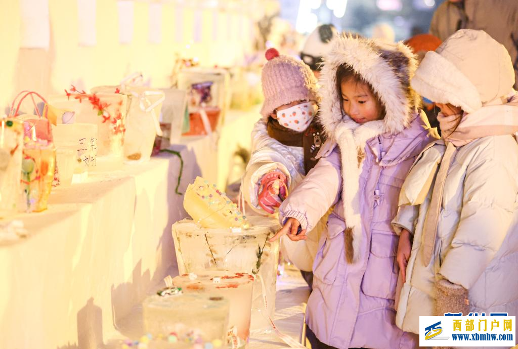 额尔古纳：2000余件冰灯作品照亮少儿梦想