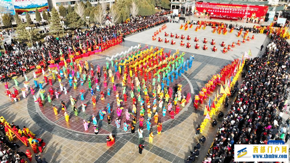 甘肃多地社火闹新春