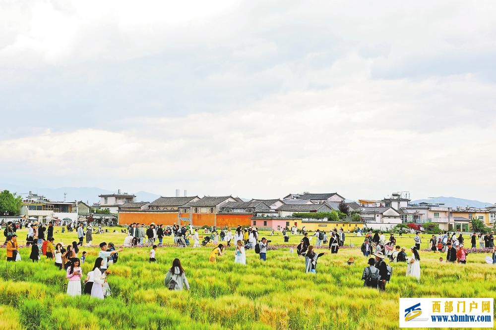 “五一”假期云南多地游客量与花费双增