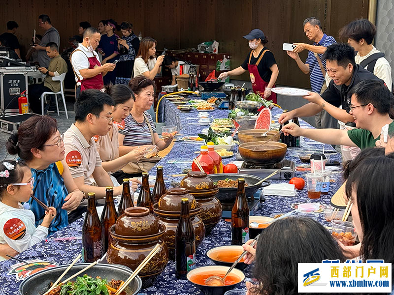 “贵州火锅江湖·飞山街火锅局”活动在贵阳云岩举行