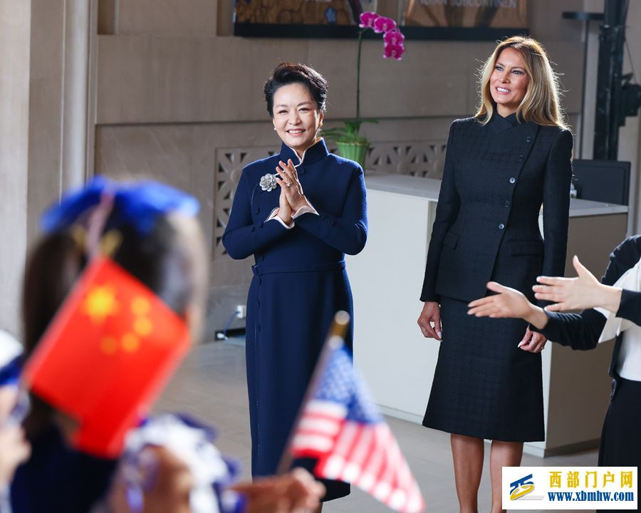 彭丽媛同美国总统特朗普夫人梅拉尼娅参观国立亚洲艺术博物馆(图2) 彭丽媛同美国总统特朗普夫人梅拉尼娅参观国立亚洲艺术博物馆(图2)