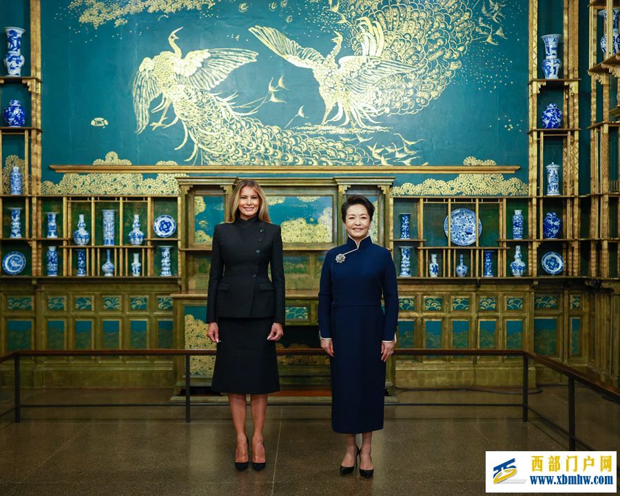 彭丽媛同美国总统特朗普夫人梅拉尼娅参观国立亚洲艺术博物馆