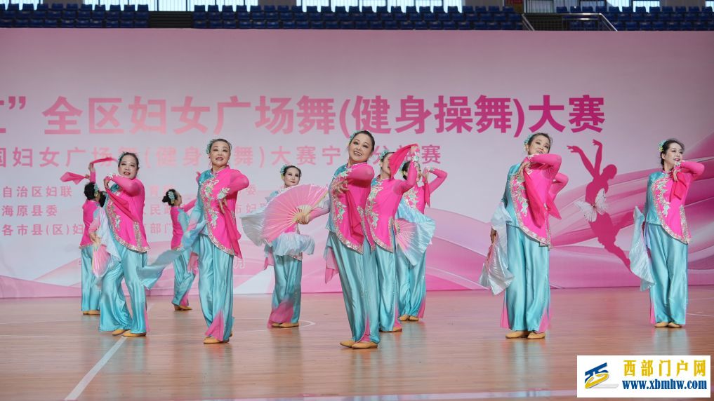 宁夏全区“塞上巾帼石榴红”妇女广场舞大赛在海原举办(图3)